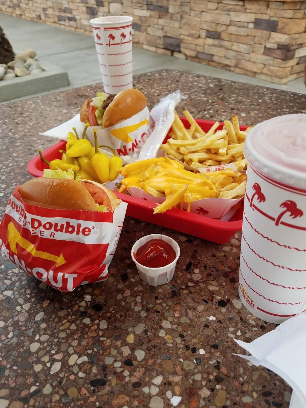 In-N-Out Burger | restaurant | 28009 Greenspot Rd, Highland, CA 92346, USA | 8007861000 OR +1 800-786-1000