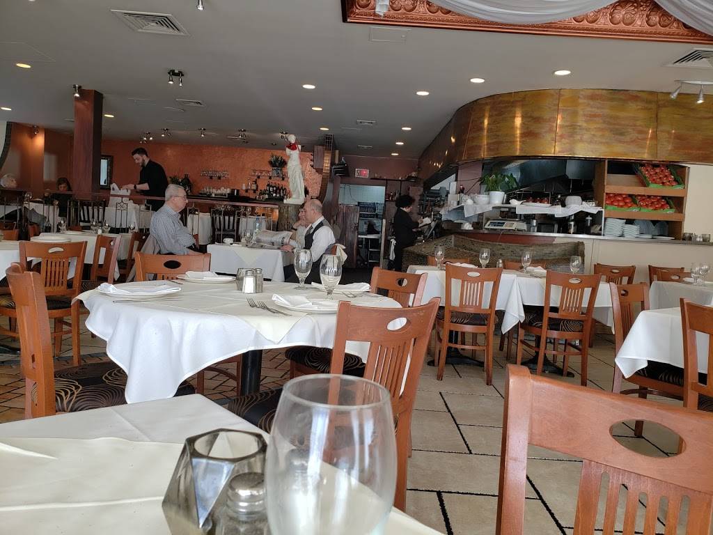 Elounda | restaurant | 1818 Boulevard de la Côte-Vertu, Saint-Laurent, QC H4L 2A6, Canada | 5143314040 OR +1 514-331-4040