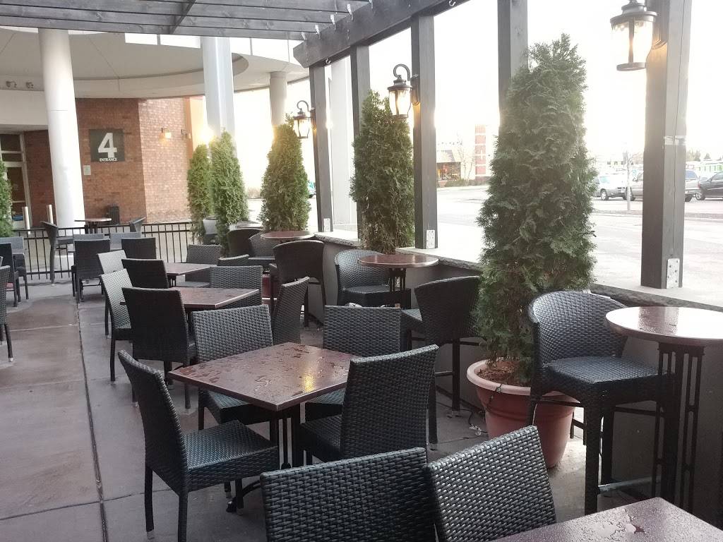 Luckys 13 Pub | restaurant | 2033 Burnsville Center, Burnsville, MN 55306, USA | 9524353311 OR +1 952-435-3311