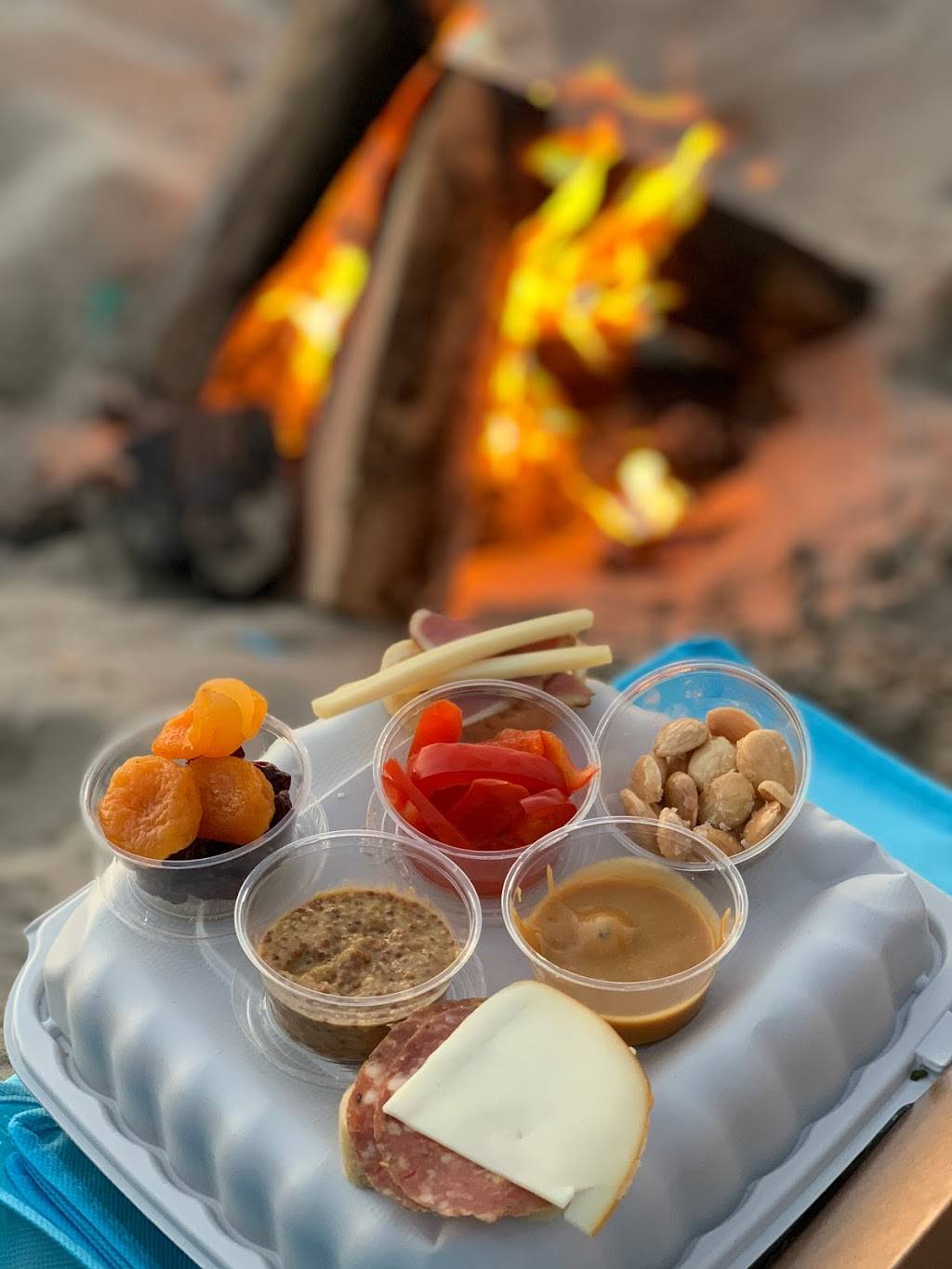 Cannon Beach Smokehouse | restaurant | 131 W 2nd St, Cannon Beach, OR 97110, USA | 5034364035 OR +1 503-436-4035