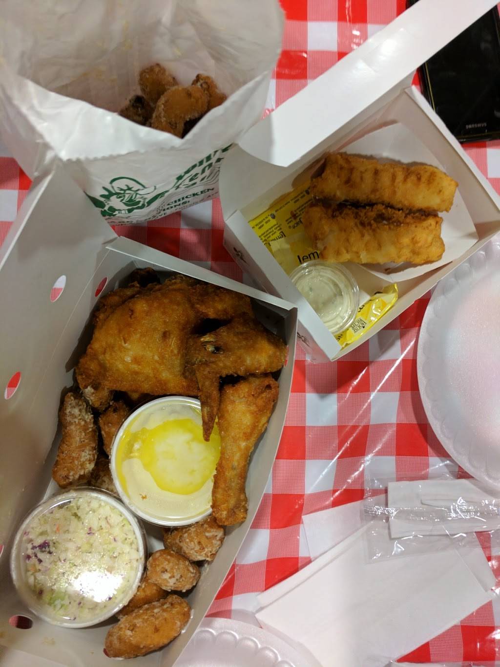 White Fence Farm | restaurant | 3704 S Harlem Ave, Riverside, IL 60546, USA | 7084479325 OR +1 708-447-9325