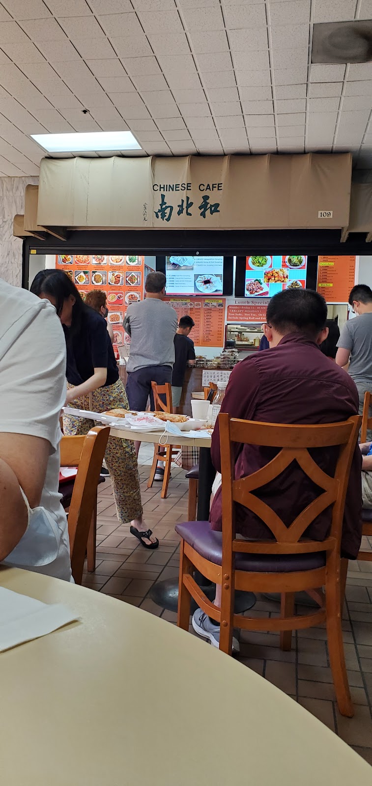 Liangs Chinese Cafe | restaurant | 665 Pasquinelli Dr, Westmont, IL 60559, USA | 6303232329 OR +1 630-323-2329