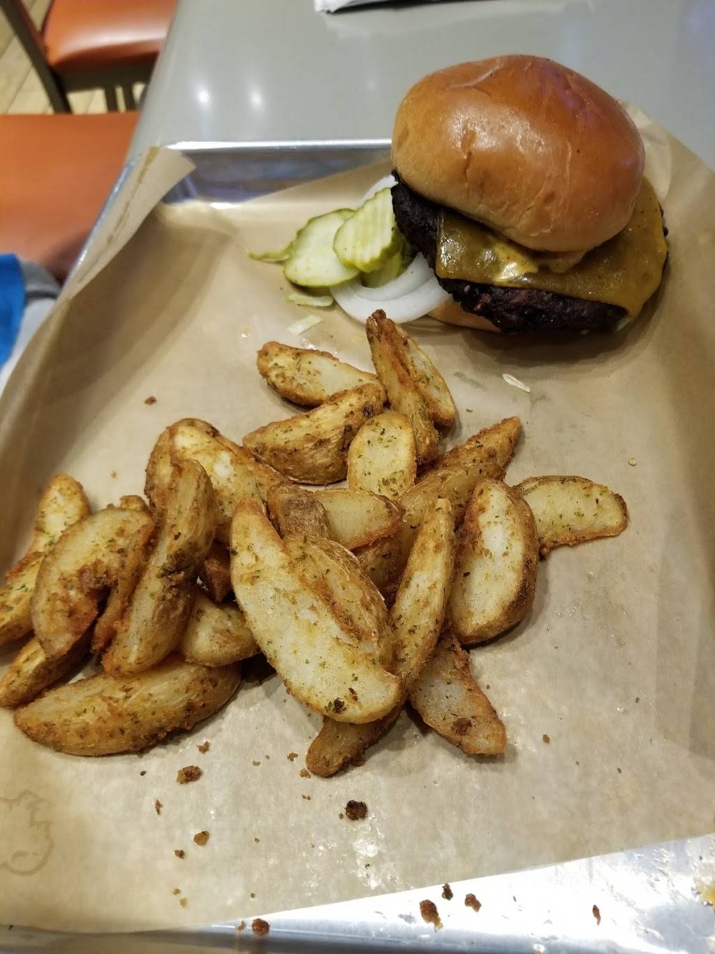 Buffalo Wild Wings | meal takeaway | 44833 Mound Rd, Sterling Heights, MI 48314, USA | 5869972999 OR +1 586-997-2999