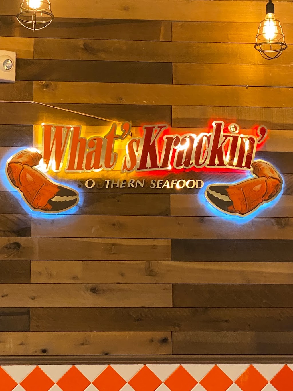 What’s Krackin’ Southern Seafood | restaurant | 1310 E 53rd St, Chicago, IL 60615, USA | 7738910455 OR +1 773-891-0455