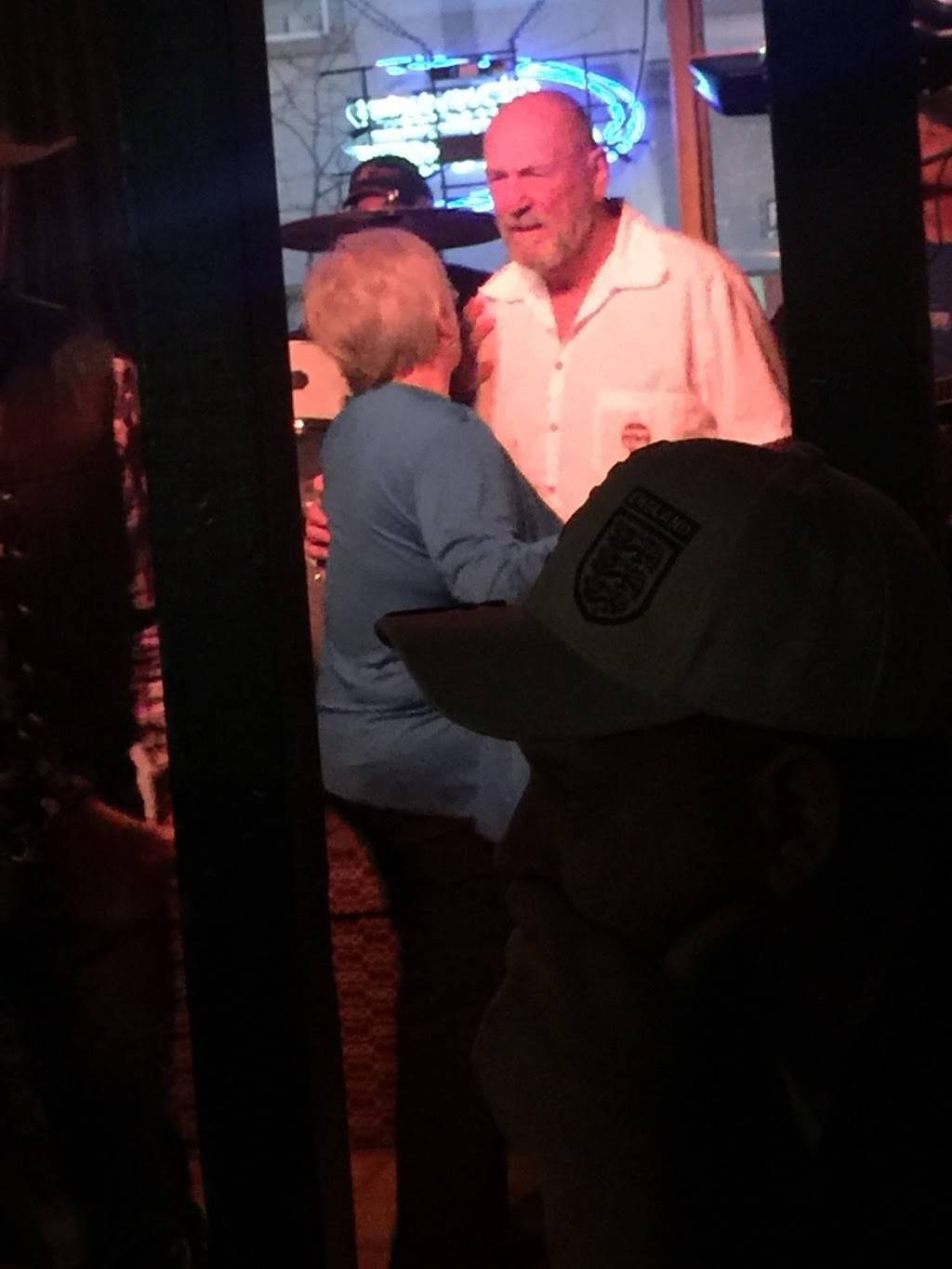 Maple Leaf Tavern | restaurant | 5831 Ferry St, Niagara Falls, ON L2G 1S8, Canada | 9053586764 OR +1 905-358-6764