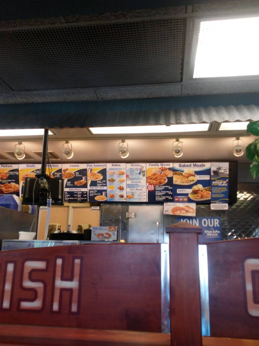 Long John Silvers | restaurant | 2805 Calumet Ave, Valparaiso, IN 46383, USA | 2194647592 OR +1 219-464-7592