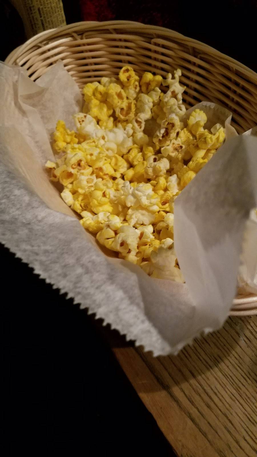 Galway Bay | restaurant | 500 W Diversey Pkwy, Chicago, IL 60614, USA | 7733483750 OR +1 773-348-3750