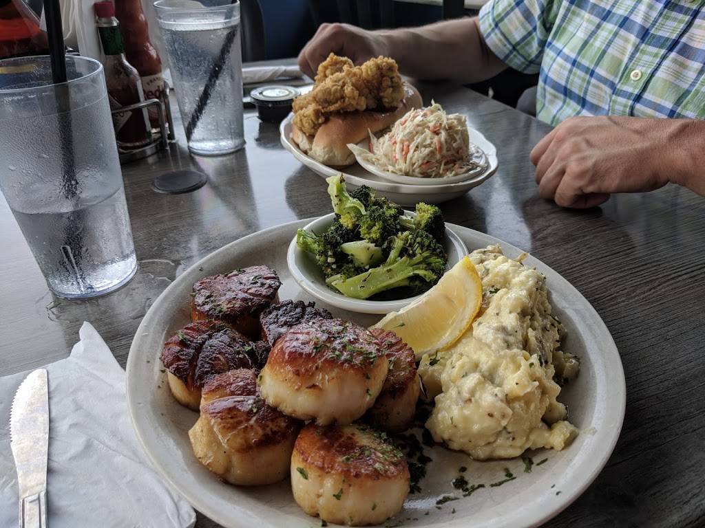 Quitos Restaurant | restaurant | 411 Thames St, Bristol, RI 02809, USA | 4012534500 OR +1 401-253-4500