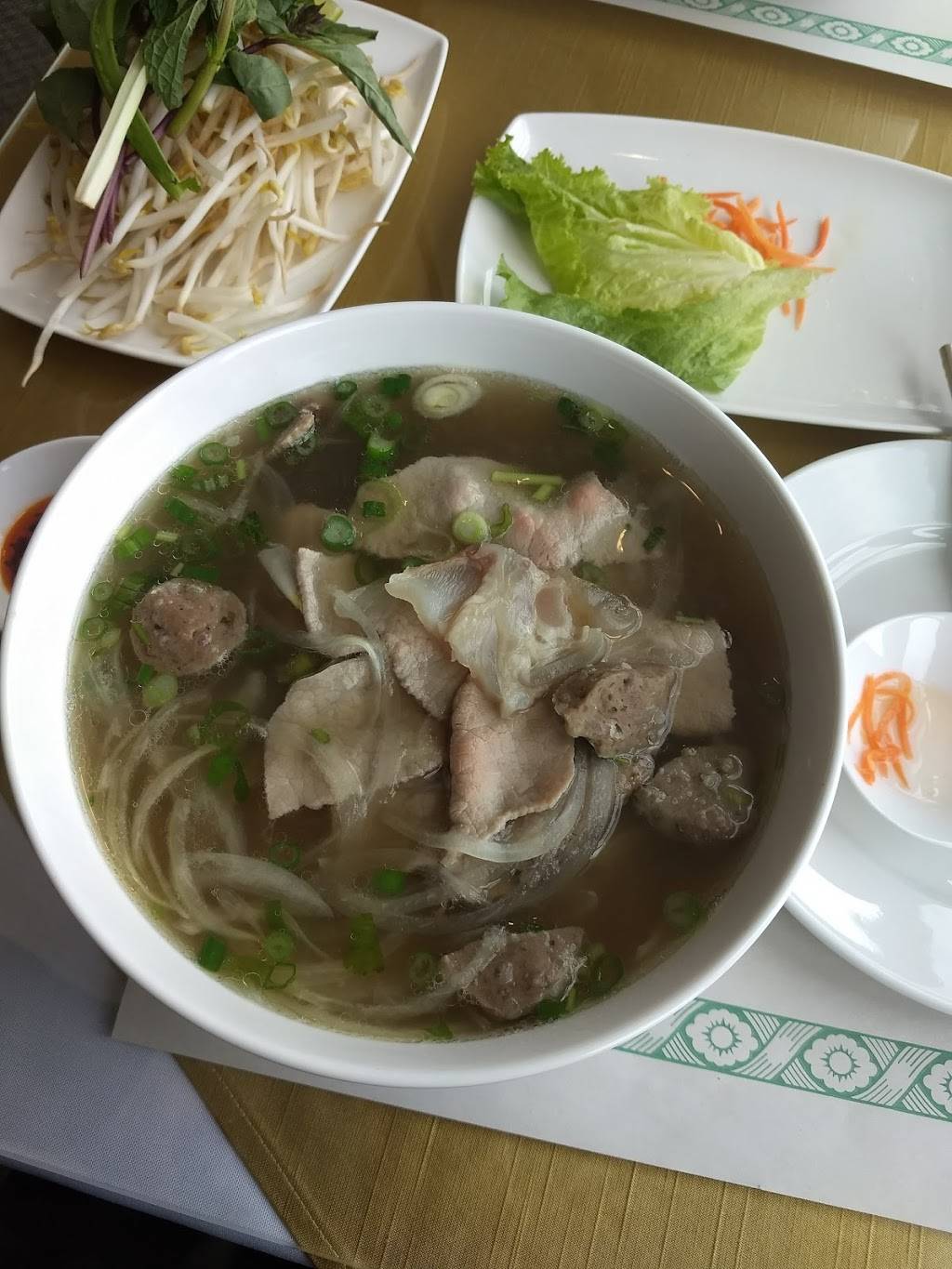 Chez Lam Vietnamese Restaurant | restaurant | 484 Hazeldean Rd, Kanata, ON K2L 1V4, Canada | 6138368560 OR +1 613-836-8560