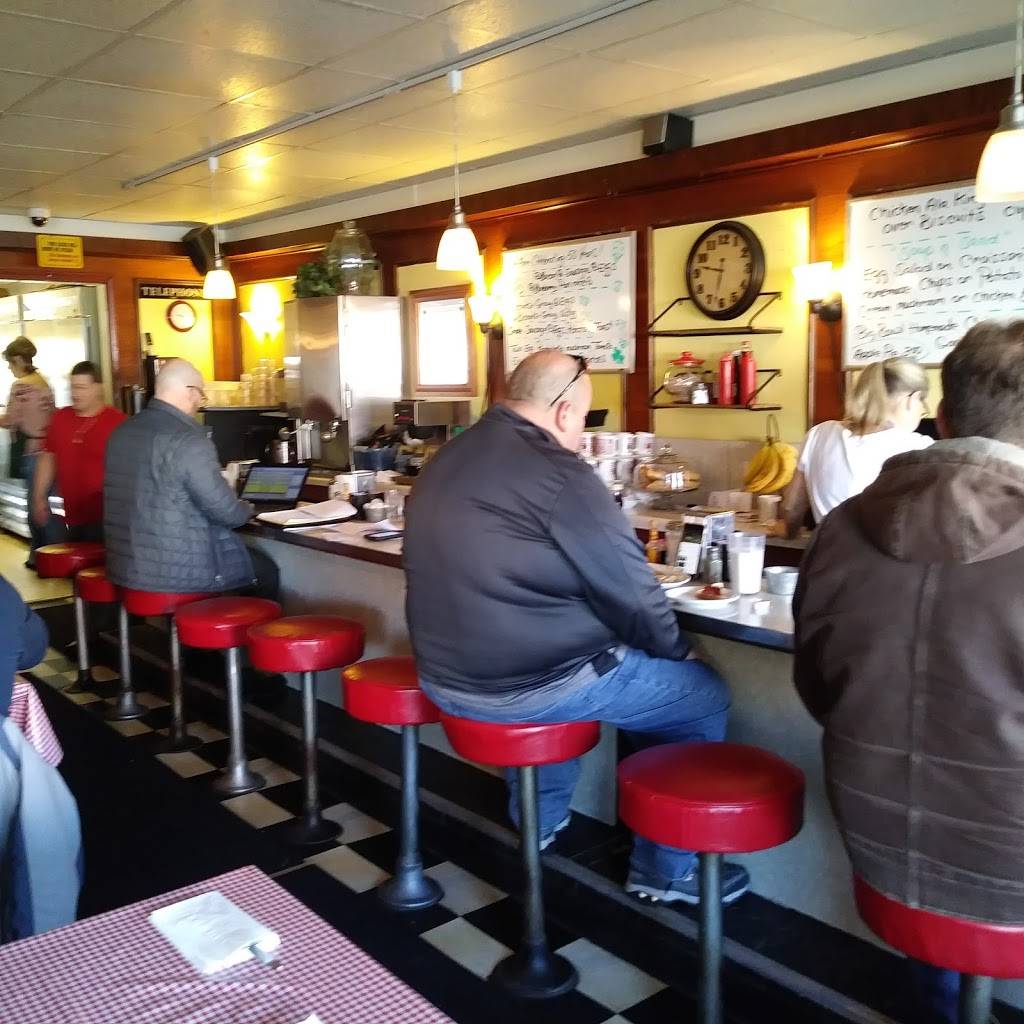 Little Chef | restaurant | 1332 Riverside Dr, McHenry, IL 60050, USA | 8153859752 OR +1 815-385-9752