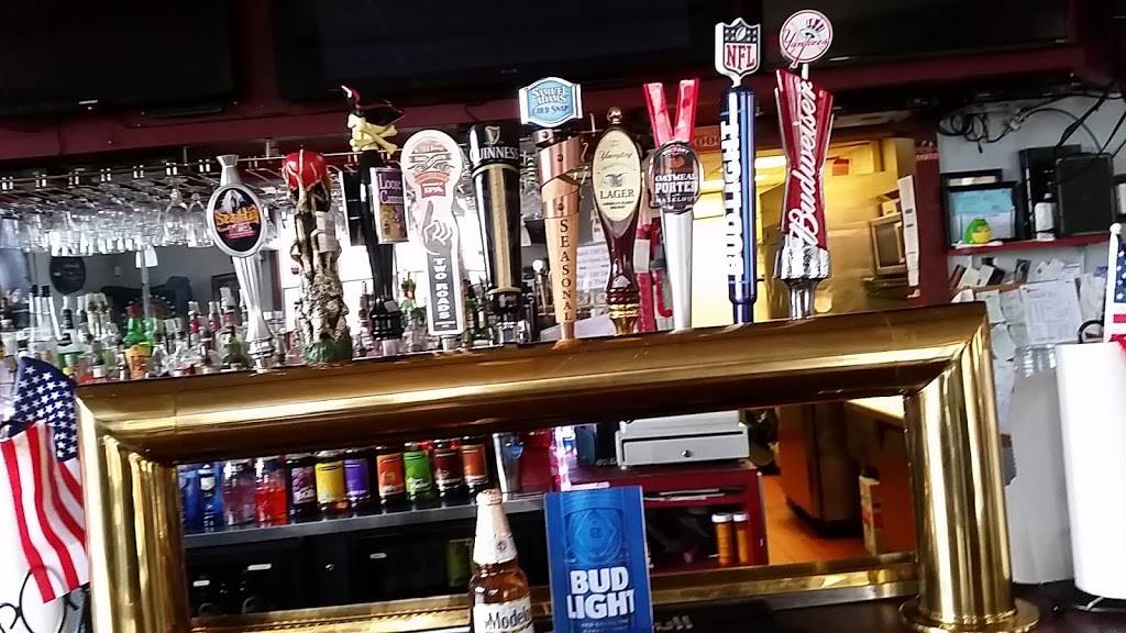 Mr. Ds Tavern | cafe | 876 Rubber Ave, Naugatuck, CT 06770, USA | 2034904770 OR +1 203-490-4770