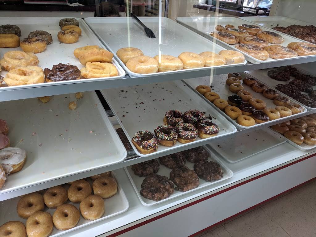 Red Oak Donuts Uptown | bakery | 106 East Ovilla Road, Red Oak, TX 75154, USA | 9725762456 OR +1 972-576-2456