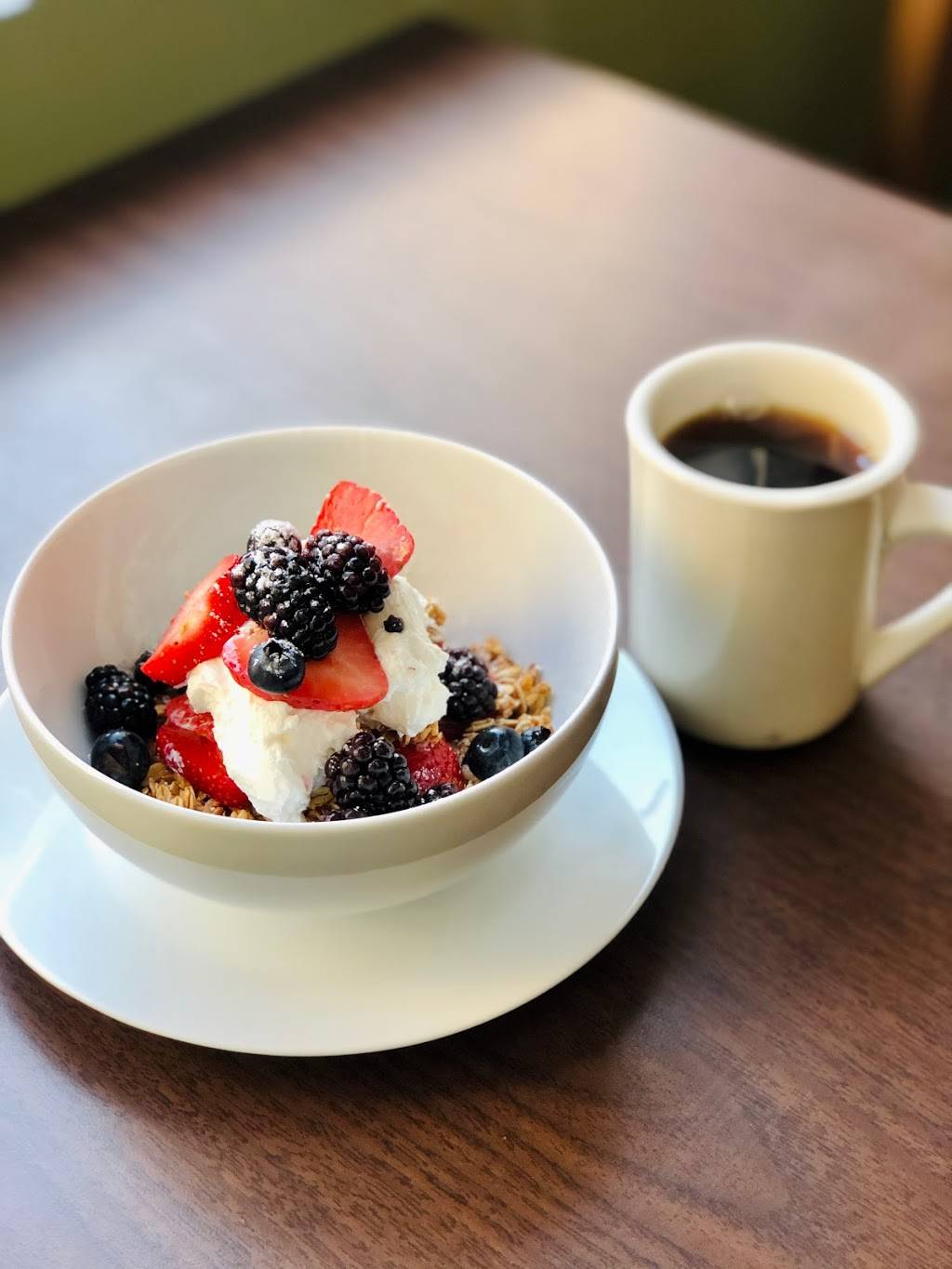 Uptown Food & Spirits | restaurant | 437 Main St, Warren, RI 02885, USA | 4014415460 OR +1 401-441-5460