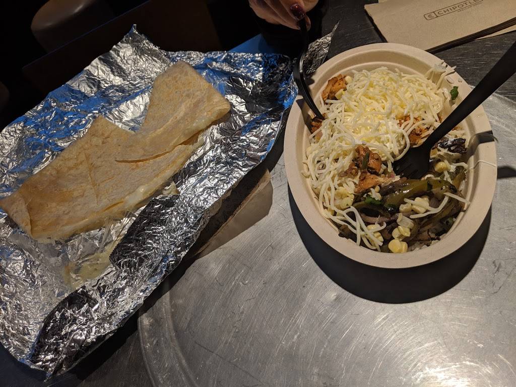 Chipotle Mexican Grill | restaurant | 9410 W Hanna Ln Ste A101, Glendale, AZ 85305, USA | 6232011758 OR +1 623-201-1758