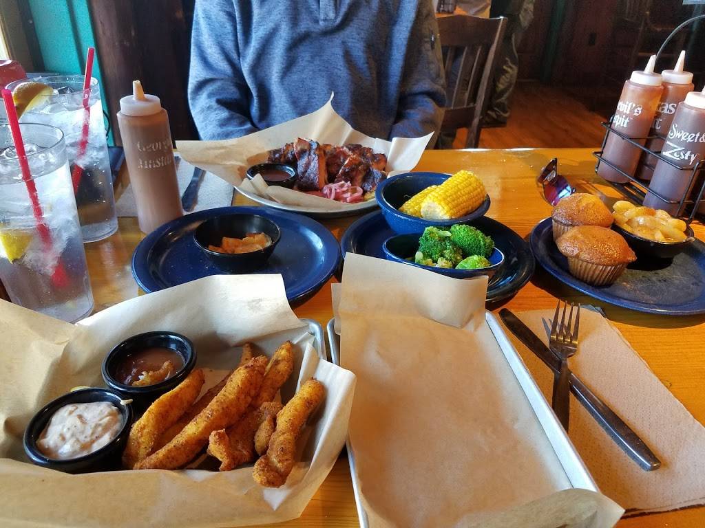 Famous Daves Bar-B-Que | restaurant | 2750 Pine Lake Rd, Lincoln, NE 68516, USA | 4024213434 OR +1 402-421-3434