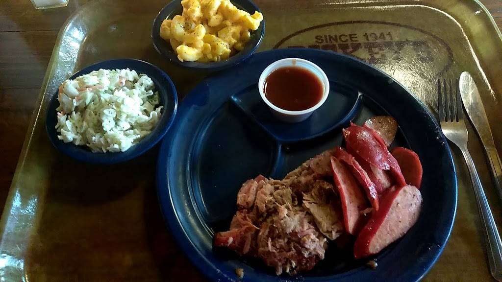 Dickeys Barbecue Pit | restaurant | 3721 N Interstate 35, Denton, TX 76210, USA | 9405665290 OR +1 940-566-5290