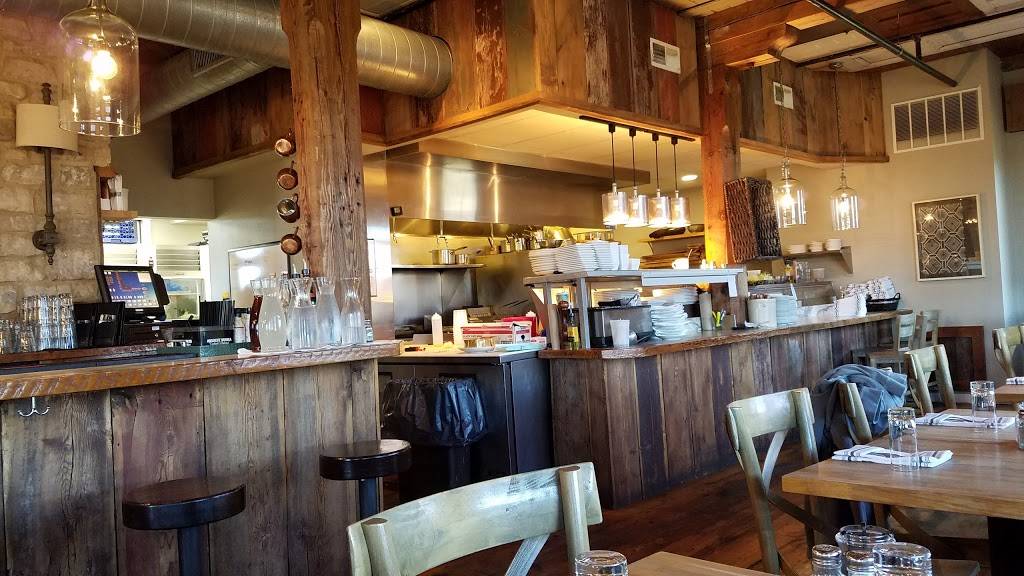 Bleu Restaurant & Lounge | restaurant | 2200 Dickinson Rd, De Pere, WI 54115, USA | 9203475000 OR +1 920-347-5000