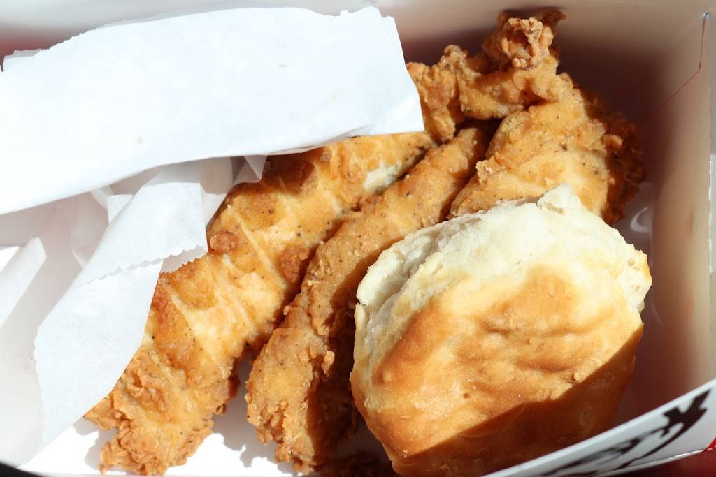 KFC | restaurant | 3945 Red Bank Rd, Cincinnati, OH 45227, USA | 5132711956 OR +1 513-271-1956