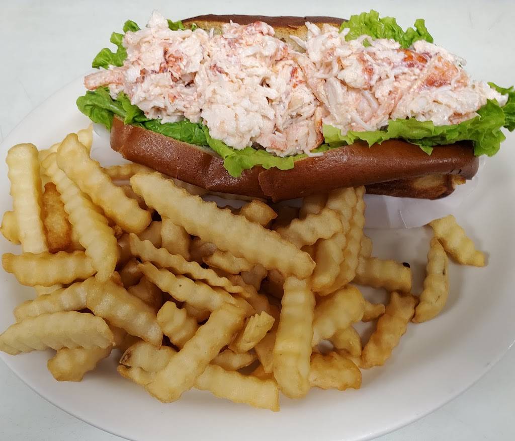 Christophers Restaurant | meal takeaway | 580 Main St, Reading, MA 01867, USA | 7819443663 OR +1 781-944-3663