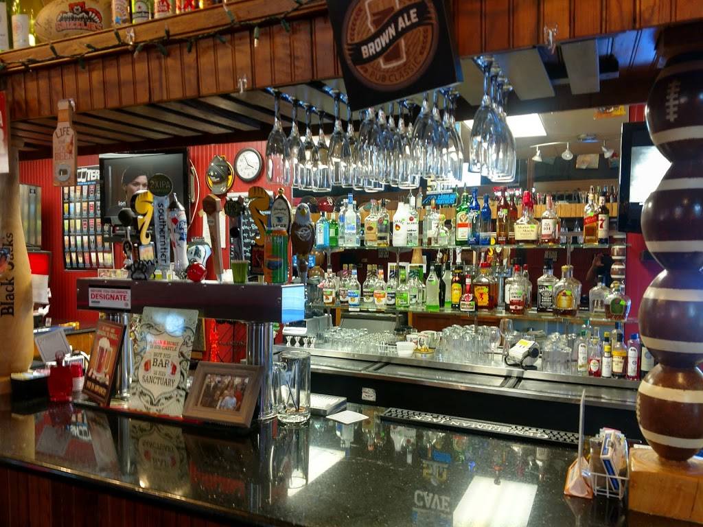 Black Jacks Pub & Grill | restaurant | 18 N Jefferson Ave, West Jefferson, NC 28694, USA | 3362463295 OR +1 336-246-3295