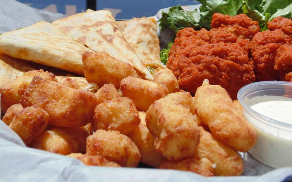 The Pub Bar & Grill at the Metropolis Resort | restaurant | 5150 Fairview Dr, Eau Claire, WI 54701, USA | 8554650250 OR +1 855-465-0250