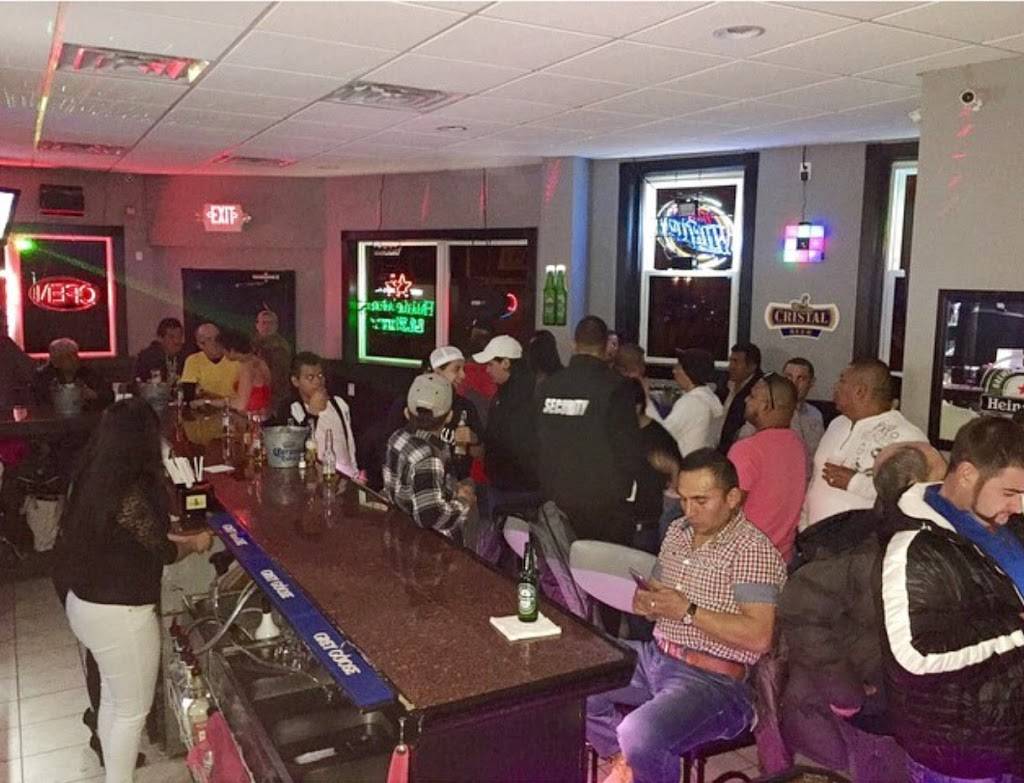 B-52s | restaurant | 200 N 2nd St, Harrison, NJ 07029, USA | 9734823087 OR +1 973-482-3087