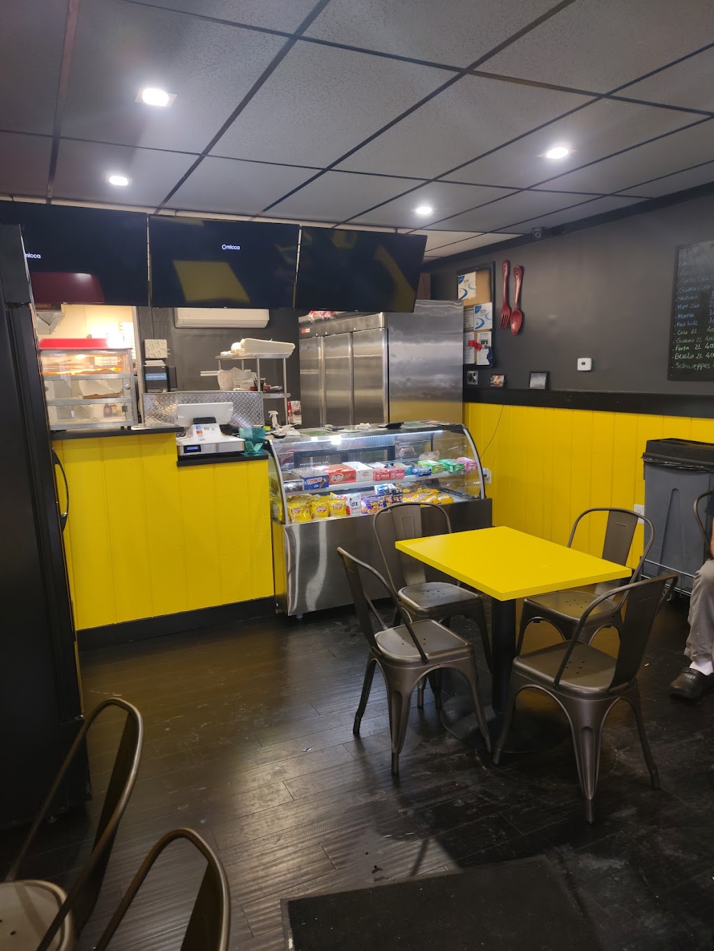 Brazilian Hotdog pizza & Burger | restaurant | 200 Washington St, Peabody, MA 01960, USA | 9785310992 OR +1 978-531-0992