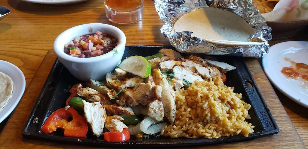 Chilis Grill & Bar | meal takeaway | 151 River Rd, Lisbon, CT 06351, USA | 8603765862 OR +1 860-376-5862