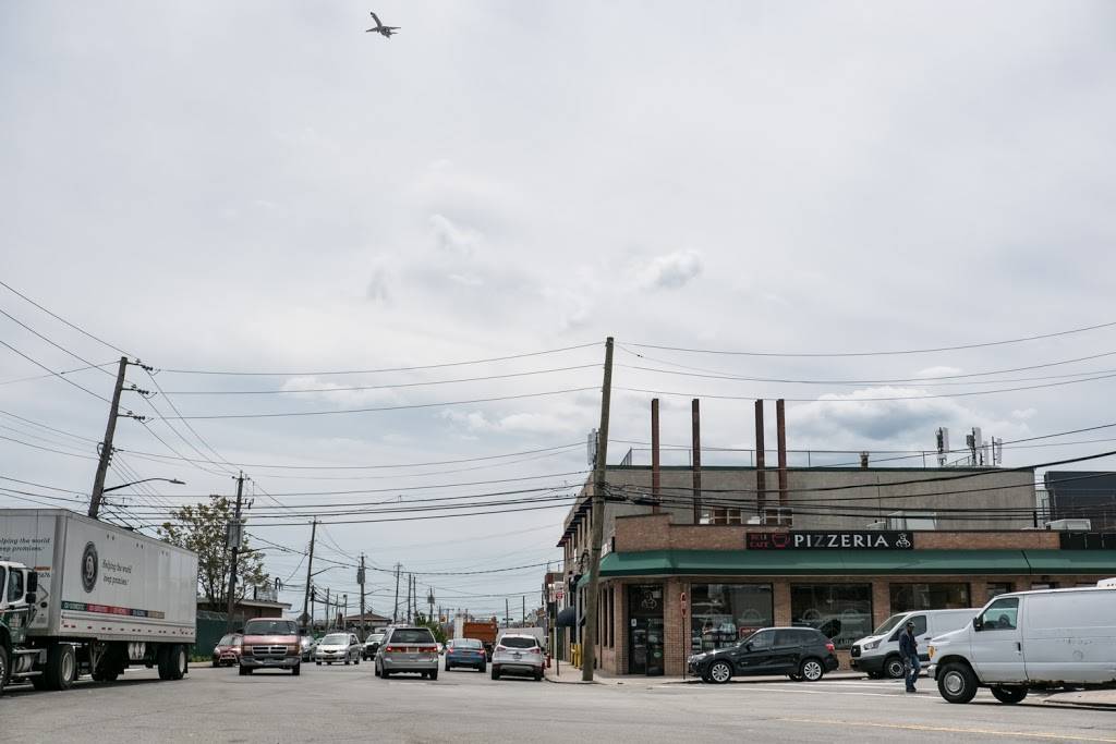 Eataliano Pies | restaurant | 5430 48th St, Maspeth, NY 11378, USA | 7183618266 OR +1 718-361-8266