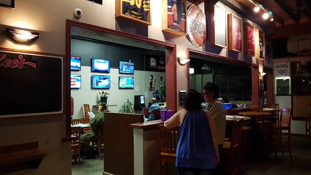 Karlees OTB | restaurant | 43 King St E, Stoney Creek, ON L8G 1J9, Canada | 9056629384 OR +1 905-662-9384