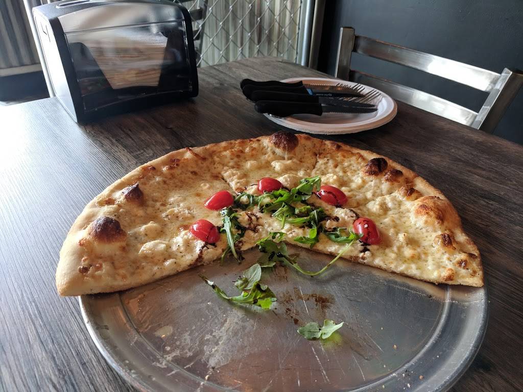 Tiger Loves Pizza | restaurant | 4932 West State Road 46 #1060, Sanford, FL 32771, USA | 4079423438 OR +1 407-942-3438