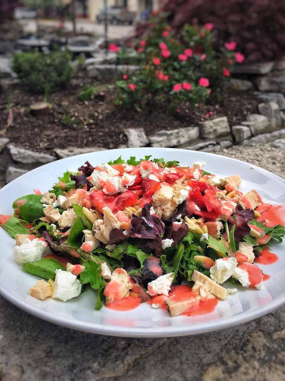 Chez Marilyn | night club | 119 W 3rd St, Alton, IL 62002, USA | 6184658071 OR +1 618-465-8071