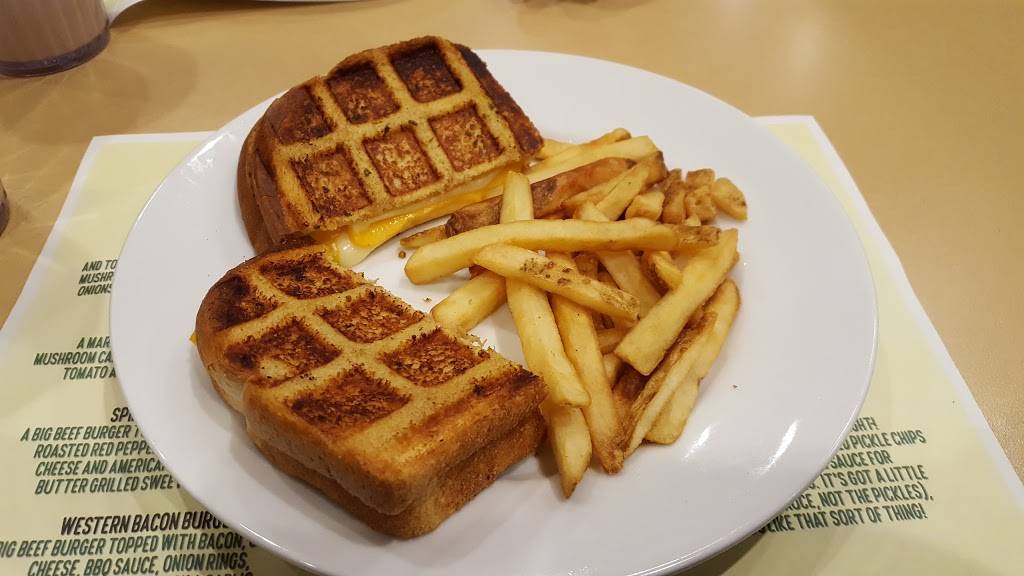 Newport Creamery | restaurant | 701 Fall River Ave, Seekonk, MA 02771, USA | 5083364519 OR +1 508-336-4519