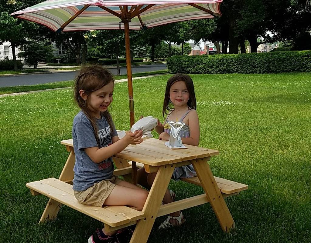 Doyles Dogs "At the Stand" | restaurant | 337 E Lake St, Lake Mills, WI 53551, USA | 9207237640 OR +1 920-723-7640