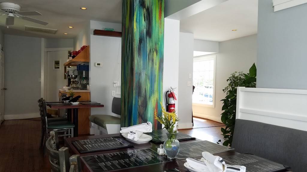 Crab N Que | restaurant | St. Michaels, 207 N Talbot St, St Michaels, MD 21663, USA | 4107458064 OR +1 410-745-8064