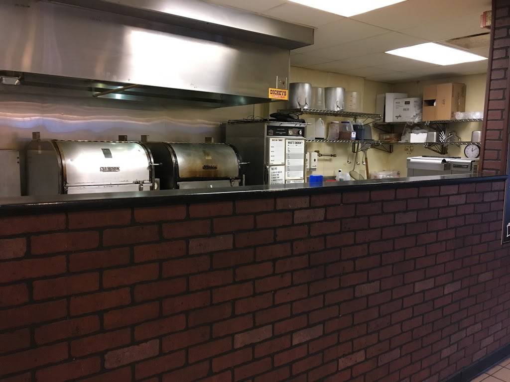 Dickeys Barbecue Pit | restaurant | 1912 S Brentwood Blvd, Saint Louis, MO 63144, USA | 3149421412 OR +1 314-942-1412