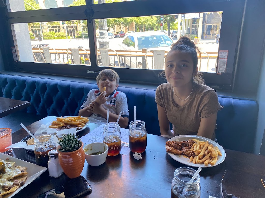 CasaMaestros | restaurant | 901 10th St, Modesto, CA 95354, USA | 2094098279 OR +1 209-409-8279