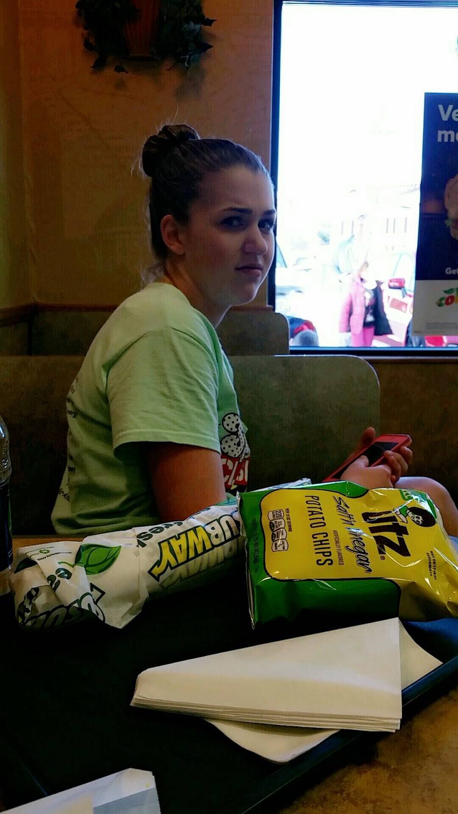 Subway | restaurant | 31 W Hanover St, Spring Grove, PA 17362, USA | 7172255000 OR +1 717-225-5000