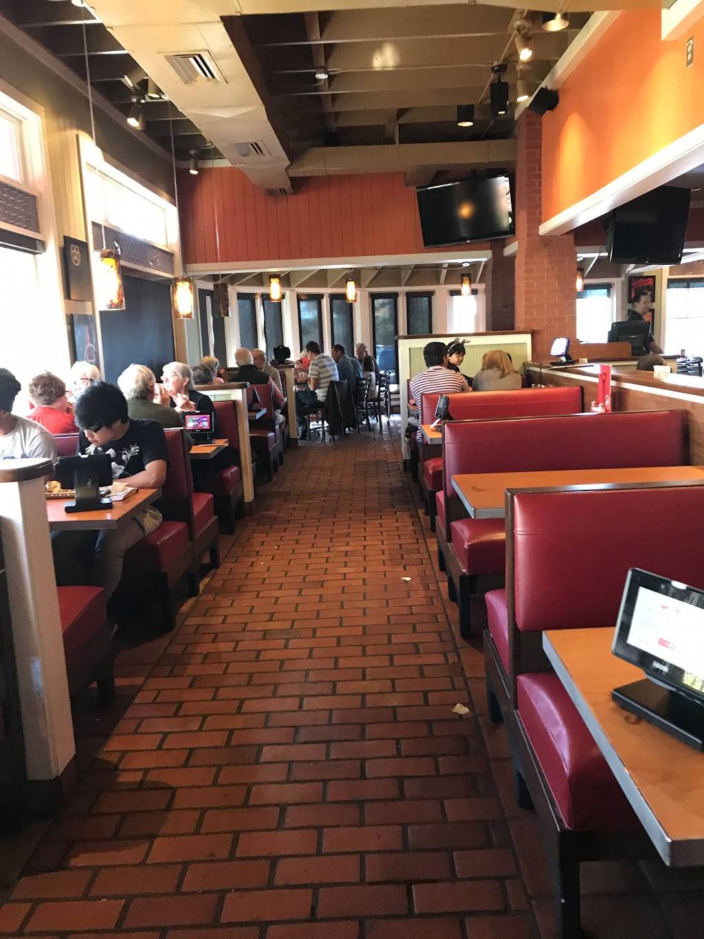 Chilis Grill & Bar | meal takeaway | 6324 Glenwood Ave, Raleigh, NC 27612, USA | 9195713600 OR +1 919-571-3600