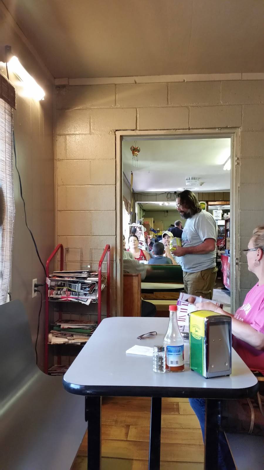 Bobs 82 Mini Mart | cafe | 11026 W Hickory St, Peggs, OK 74452, USA | 9185983473 OR +1 918-598-3473