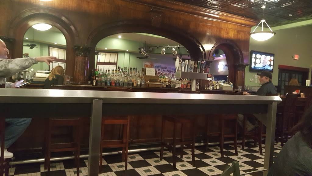 Cutters | restaurant | 239 Carlyle Ave, Belleville, IL 62221, USA | 6182357642 OR +1 618-235-7642