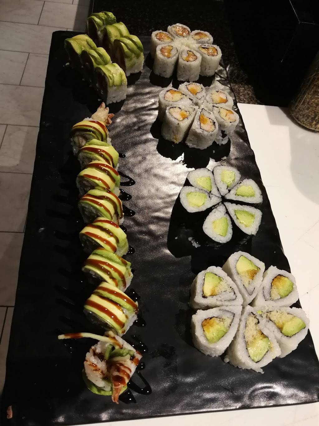 Hinata Sushi & Asian Cuisine | restaurant | 6 Campbell St, Whitby, ON L1M 1A2, Canada | 9054258888 OR +1 905-425-8888
