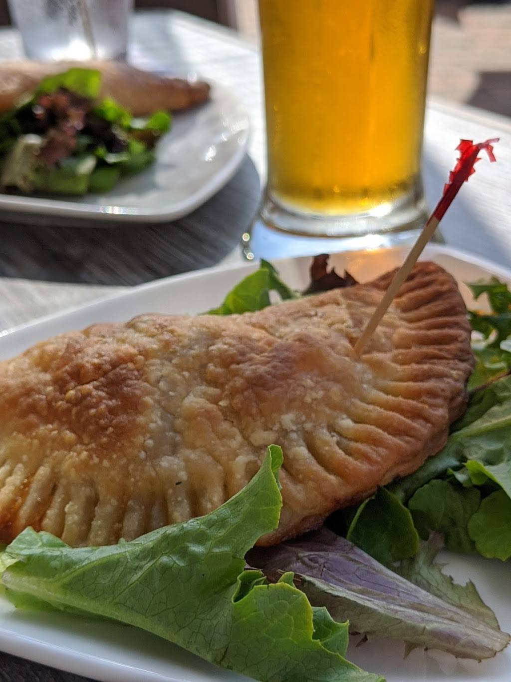 The Raven Tavern | restaurant | 1651 Victoria Ave, Oxnard, CA 93035, USA | 8056867683 OR +1 805-686-7683