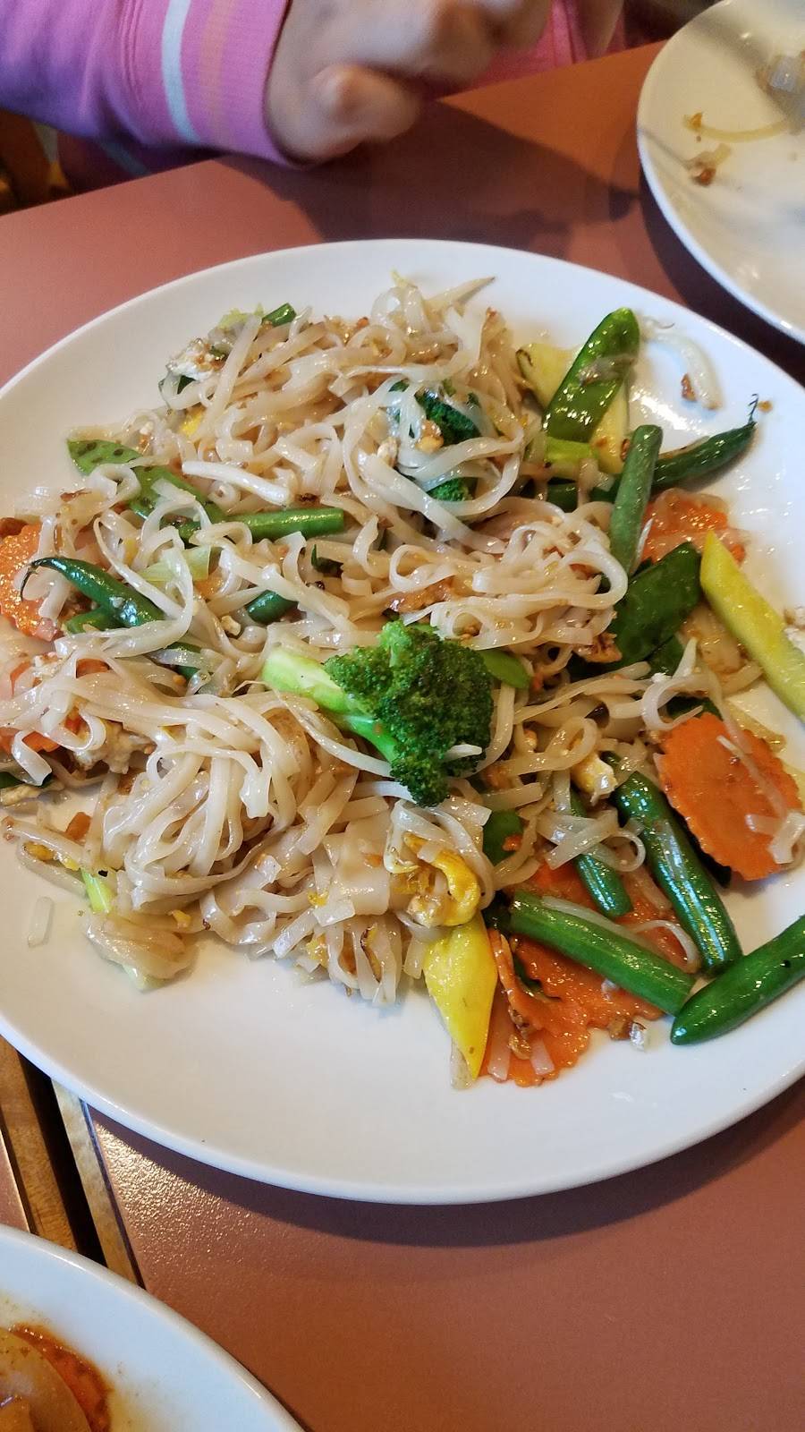 White Coconut Thai Restaurant | restaurant | 211 Middlesex Turnpike, Burlington, MA 01803, USA | 7813651436 OR +1 781-365-1436