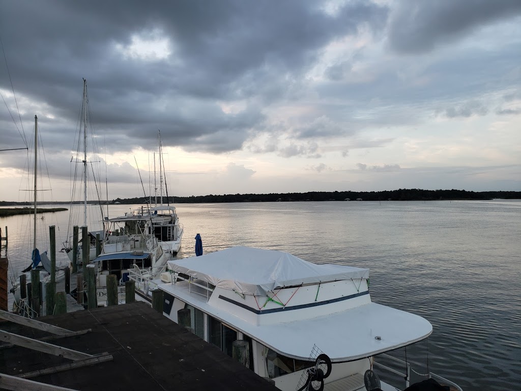 The Mariner Restaurant | restaurant | 6036 Rock Point Rd, Mobile, AL 36605, USA | 2514437540 OR +1 251-443-7540