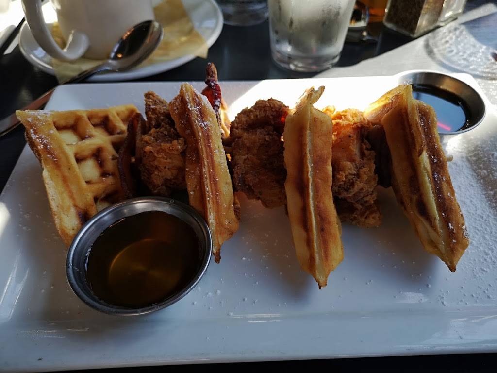 Brownstone | restaurant | 3937 N Lincoln Ave, Chicago, IL 60613, USA | 7735283700 OR +1 773-528-3700