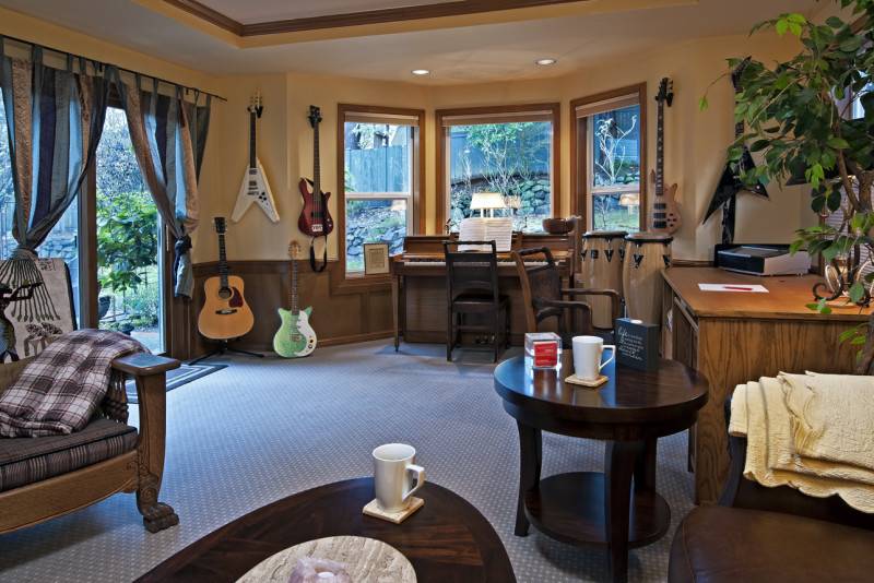 Enliven Bed and Breakfast | restaurant | 19322 63rd Ave NE, Kenmore, WA 98028, USA | 4254814819 OR +1 425-481-4819