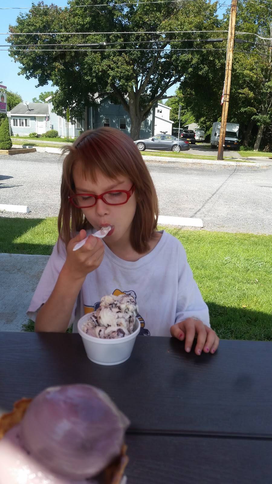 Happy Days Drive In | restaurant | 3022 NY-370, Meridian, NY 13113, USA | 3156262943 OR +1 315-626-2943