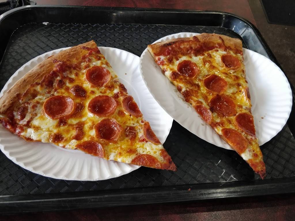 Capri Pizzeria and Bar | restaurant | 6001 Penn Ave #3922, Pittsburgh, PA 15206, USA | 4123631250 OR +1 412-363-1250