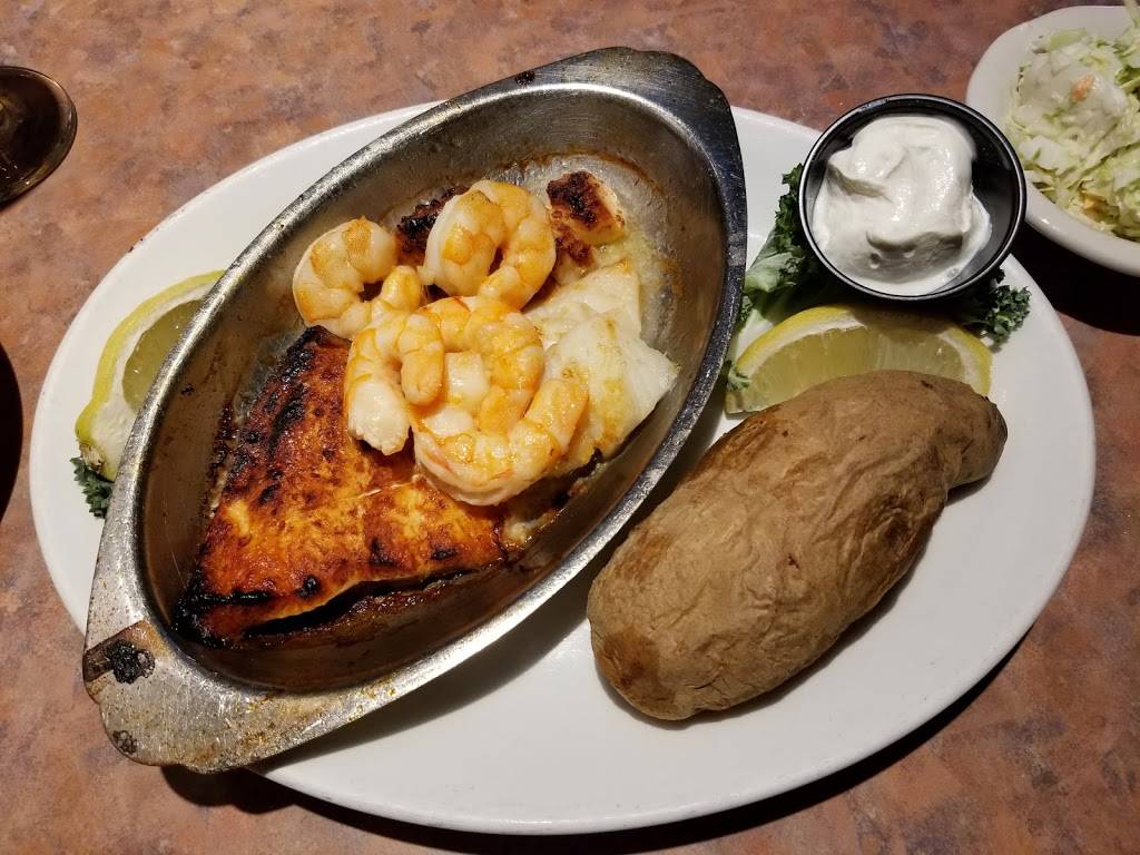 Village Restaurant | restaurant | 55 Main St, Essex, MA 01929, USA | 9787686400 OR +1 978-768-6400